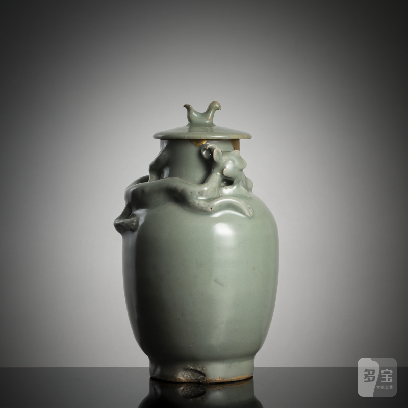 A Longquan celadon dragon jar and cover